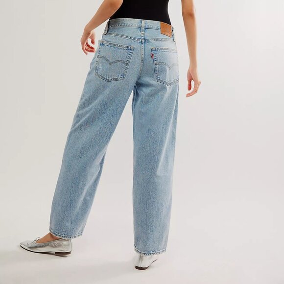 Levi's Baggy Dad Jeans in Light Wash - Picture 1 of 2